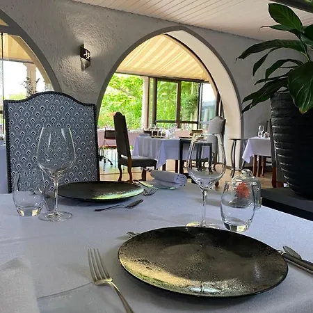 Hotel Logis Des Ducs Duras