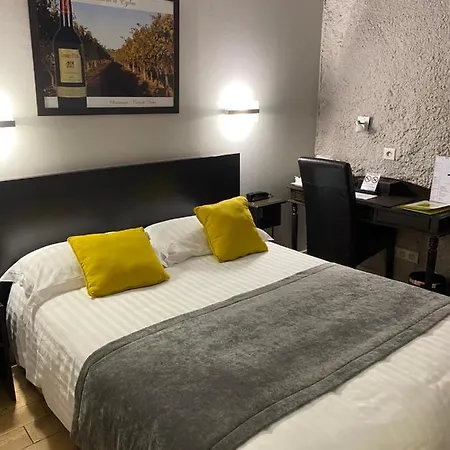 Logis Des Ducs Hotel 3*