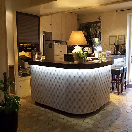 Logis Des Ducs Hotel