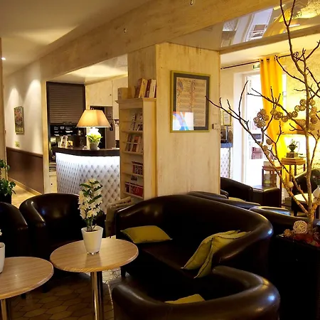 Logis Des Ducs Hotel 3*