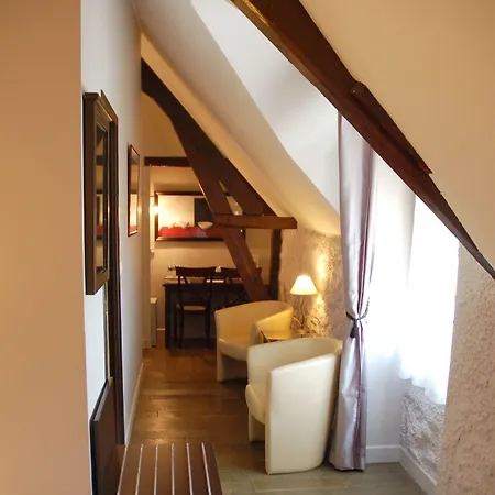 Hotel Logis Des Ducs 3*