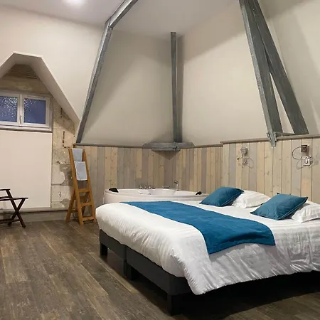 Logis Des Ducs Hotel