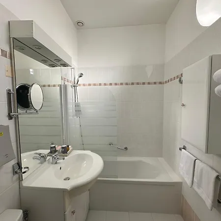 Hotel Logis Des Ducs Duras