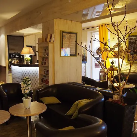 Logis Des Ducs Hotel