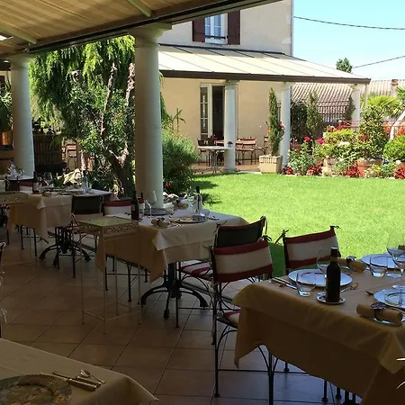 Logis Des Ducs 3* Duras