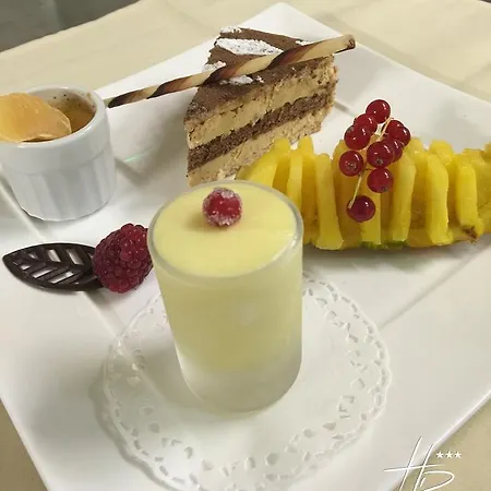 Logis Des Ducs Hotel Duras