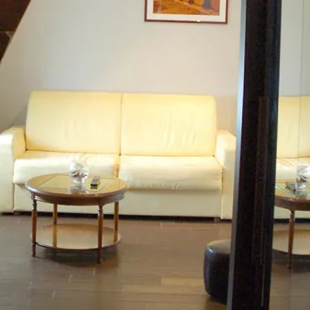 Hotel Logis Des Ducs 3*