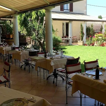 Hotel Logis Des Ducs 3*