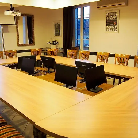 Logis Des Ducs Hotel