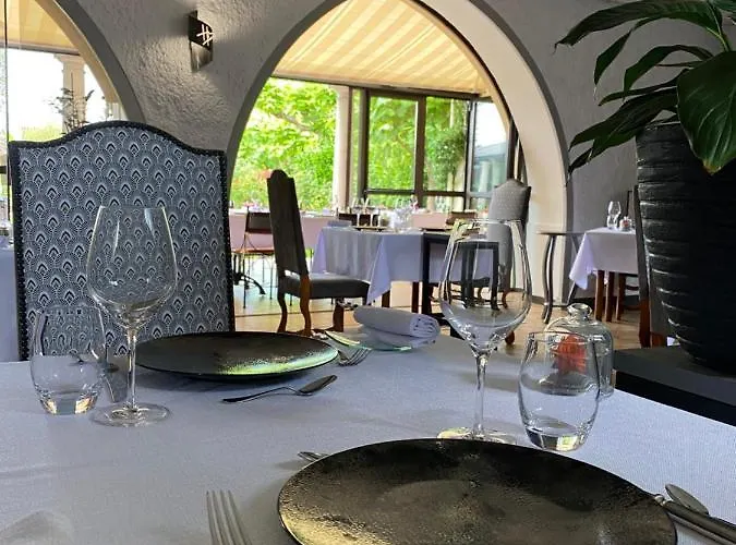 Отель Logis Des Ducs Duras