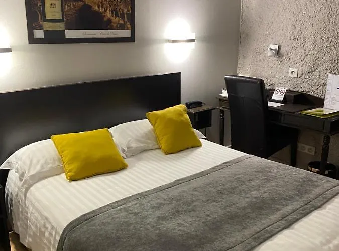 Logis Des Ducs Отель 3*