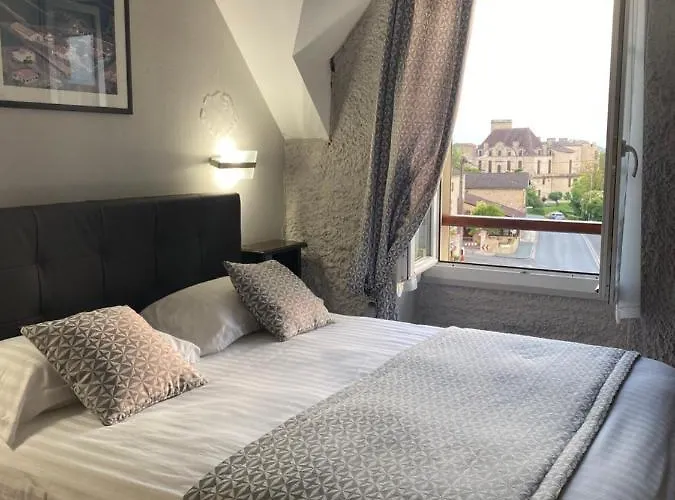 Отель Logis Des Ducs Duras