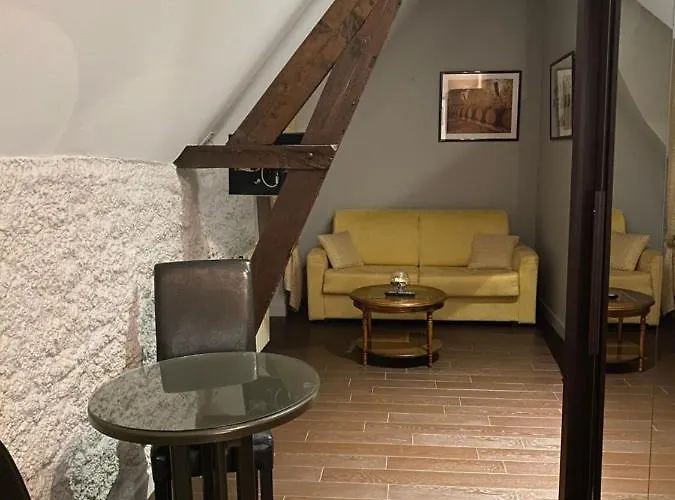 Отель Logis Des Ducs 3*