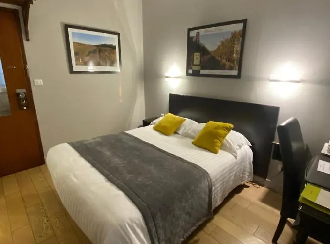 Отель Logis Des Ducs Duras