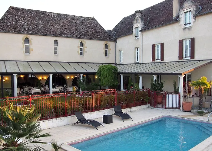 Отель Logis Des Ducs Duras