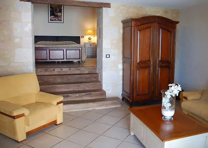 Отель Logis Des Ducs 3*