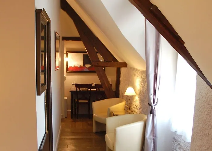 Отель Logis Des Ducs 3*