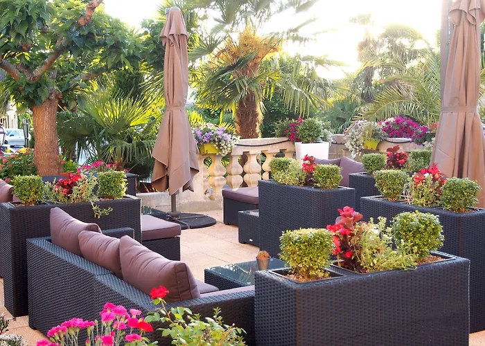 Отель Logis Des Ducs Duras