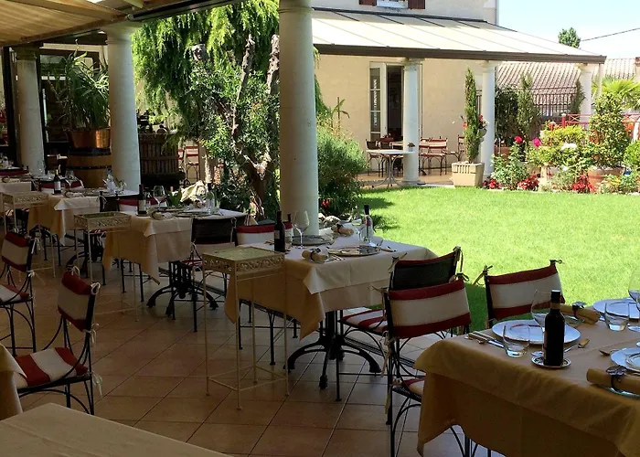 Logis Des Ducs Отель Duras