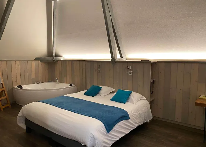 Отель Logis Des Ducs 3*