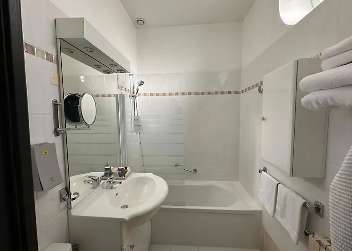 Отель Logis Des Ducs Duras