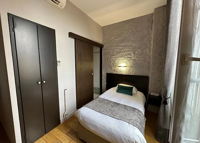 Logis Des Ducs Отель