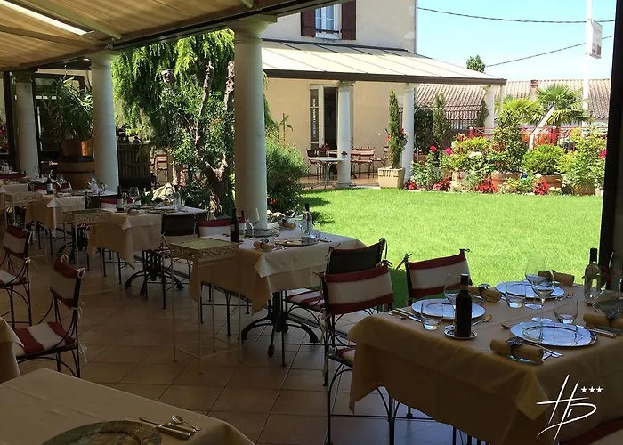 Logis Des Ducs 3* Duras